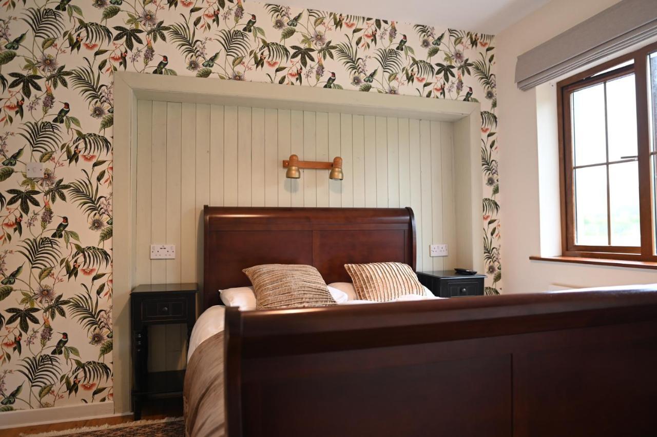 The Olde Forge B & B 카헤르다니엘 외부 사진